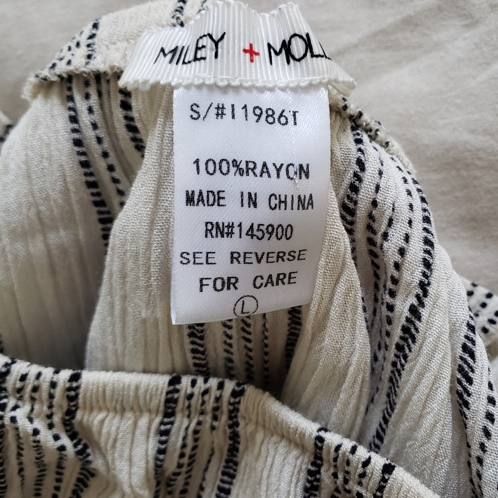 [Free w/ purchase] Off the shoulder ruffle top - Picture 4 of 5